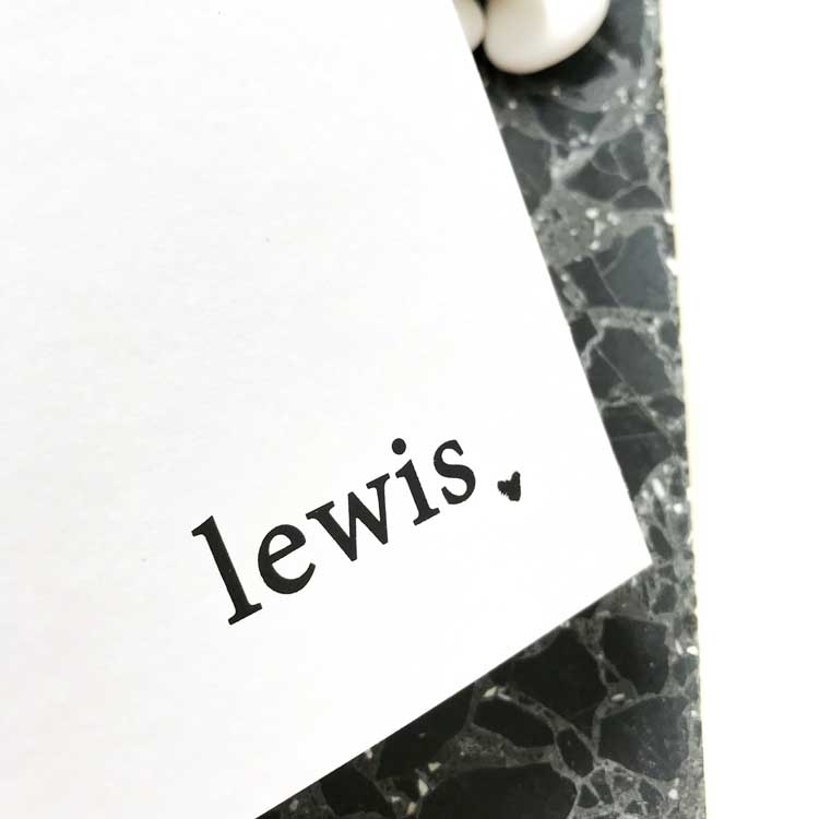 Details geboortekaartje van Lewis